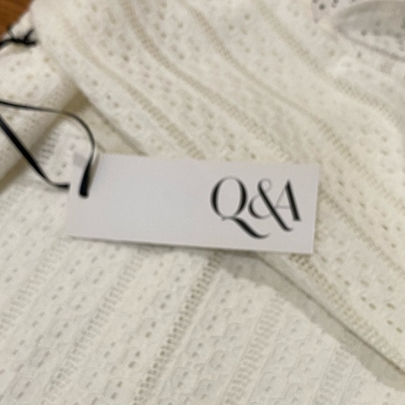 Q&A**Long Sleeve Lace Shift Dress**Small $229 - Picture 8 of 8